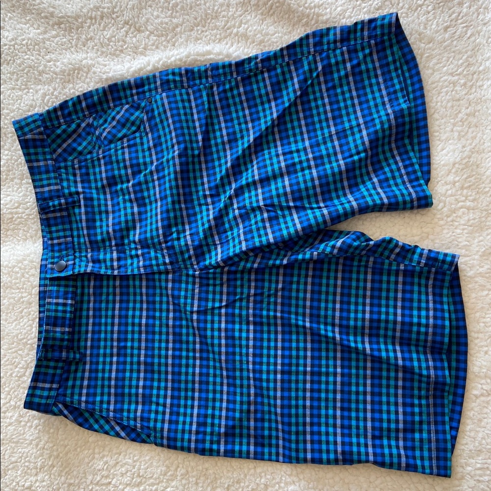 Lululemon men short.